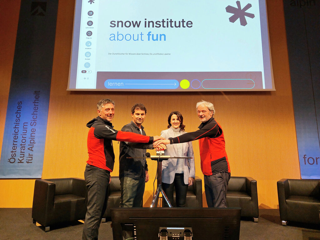 (©Land Tirol/Brandhuber - snow institute_alpinmesse: “Buzz” per il nuovo sito web di snow institute. 