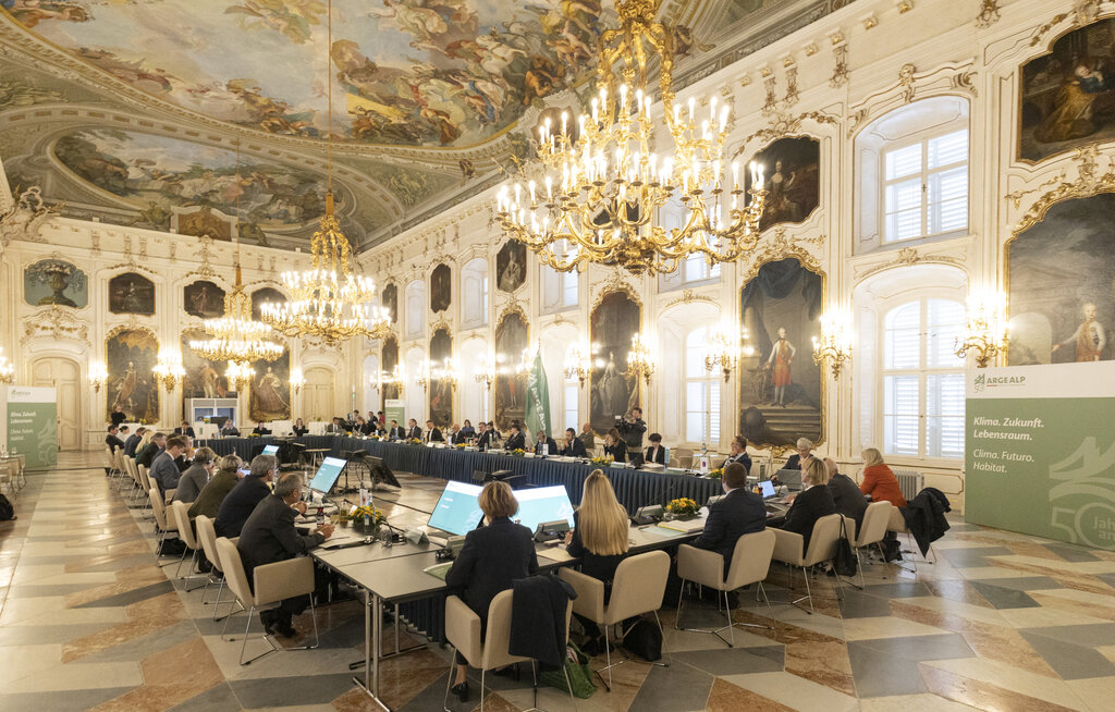 Die Fotografen - Die ARGE ALP-Regierungschefkonferenz fand im Riesensaal der Hofburg in Innsbruck statt. 