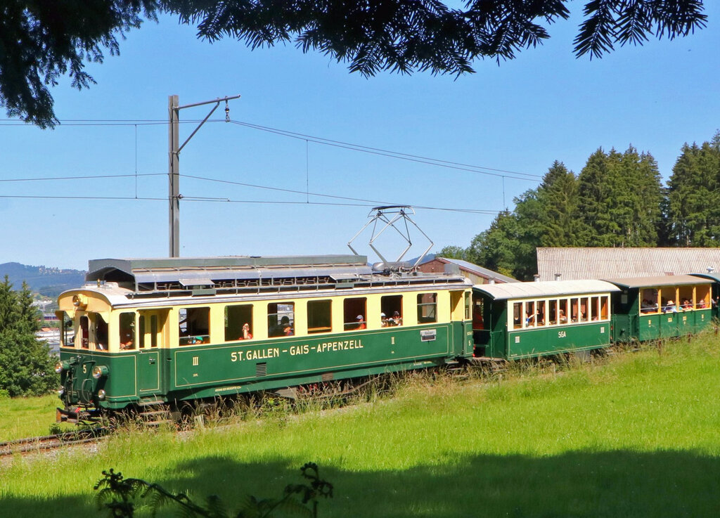 Fahrzeuge der ehem. St.Gallen-Gais-Appenzell-Bahn (SGA), Triebwagen BCFeh 4/4 5, Baujahr 1931, Personenwagen C 119, Baujahr 1904, Fakultativwagen C 203, Baujahr 1889 