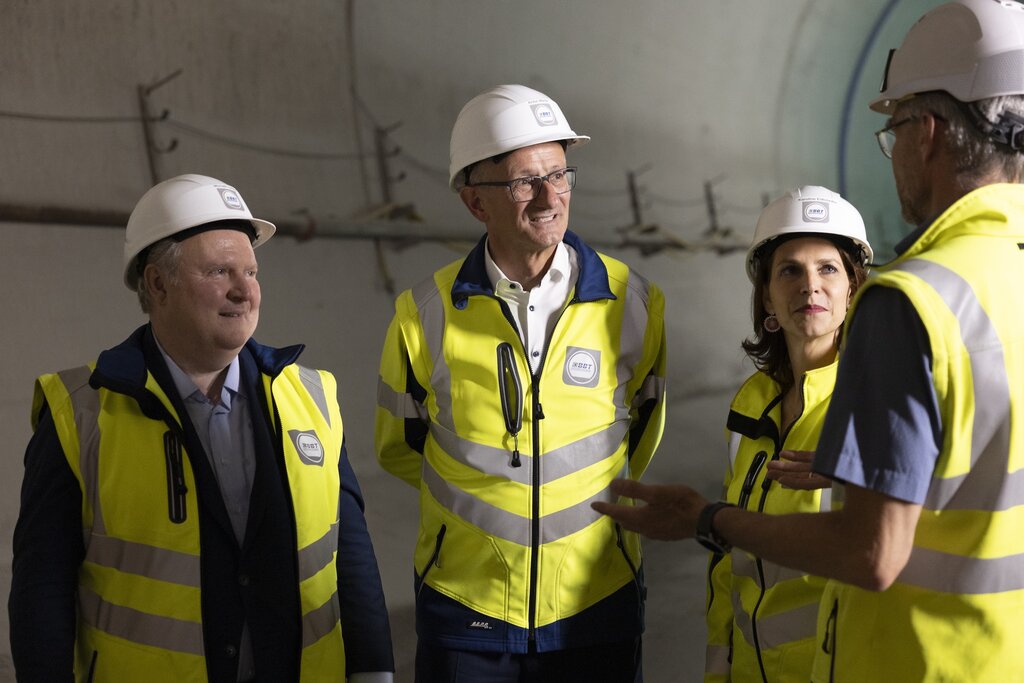 Land Tirol/Sedlak - Gemeinsam wurde die Baustelle des Brennerbasistunnels besichtigt.