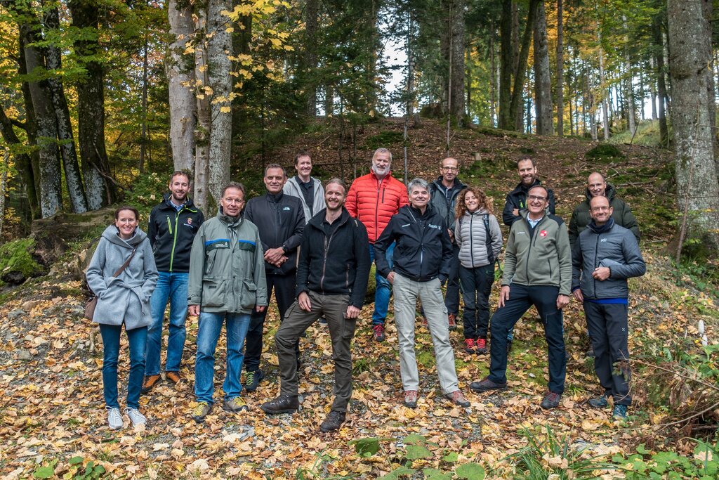Land Salzburg/Dominik Posch - Experten aus den ARGE Alp Regionen haben sich in Salzburg und Bayern getroffen, um über das Thema zu sprechen, wie die Künstliche Intelligenz den Wäldern helfen kann, klimafit und widerstandfähiger zu werden.