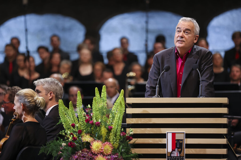 L’autore Ilija Trojanow ha intitolato il suo discorso di apertura del festival "Il suono della guerra, le tonalità della pace".