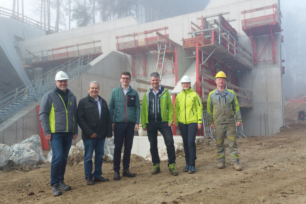 Land Salzburg, Hochwasserschutz in Köstendorf - Anton Pichler(WLV-Gebietsbauleiter Pongau, Flachgau, Tennengau),Wolfgang Wagner(Bmg. Köstendorf),LR Maximilian Aigner,Gebhard Neumayr(WLV Landesleiter Salzburg),Viktoria Sandtner(WLV),Martin Lanner(WLV)