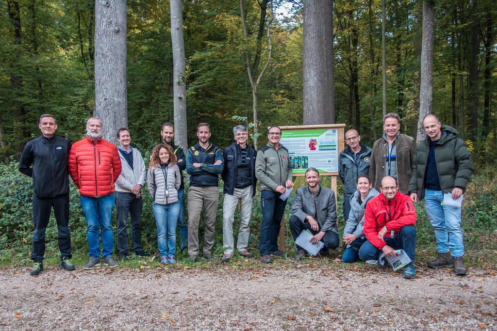 Land Salzburg/Dominik Posch - Experten aus den ARGE Alp Regionen haben sich in Salzburg und Bayern getroffen, um über das Thema zu sprechen, wie die Künstliche Intelligenz den Wäldern helfen kann, klimafit und widerstandfähiger zu werden. 