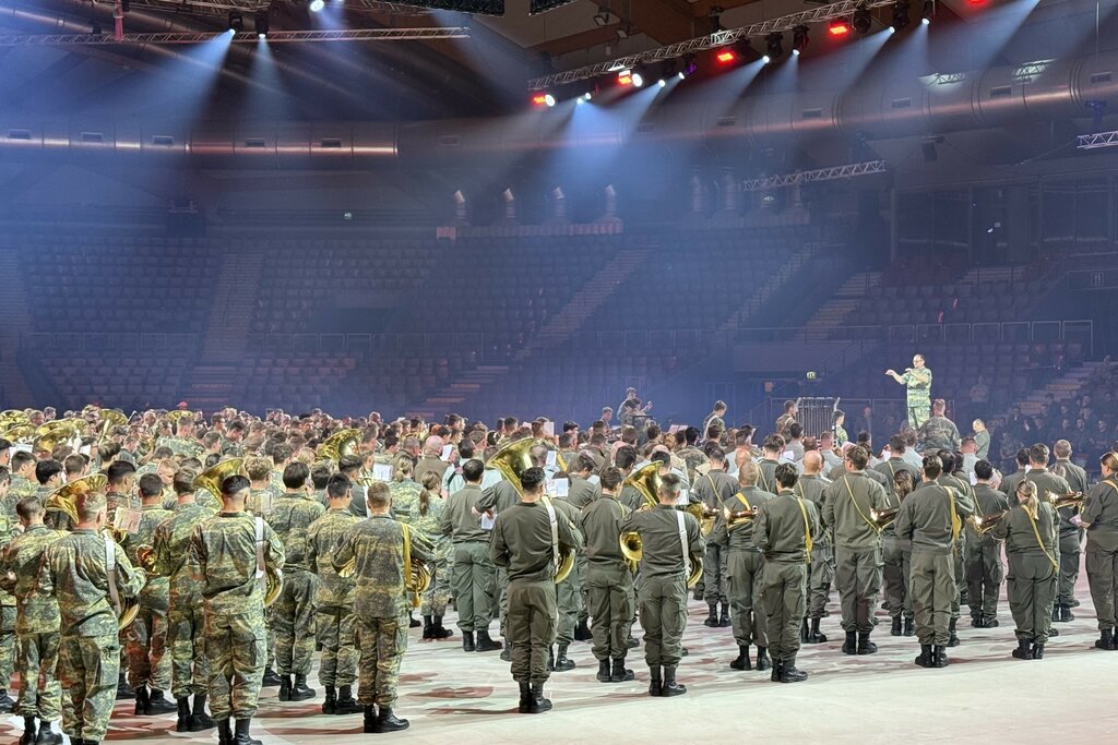 Land Salzburg/Bernhard Kern - Die Probe am 5. Mai in der Salzburgarena mit hunderten Militärmusiker:innen.