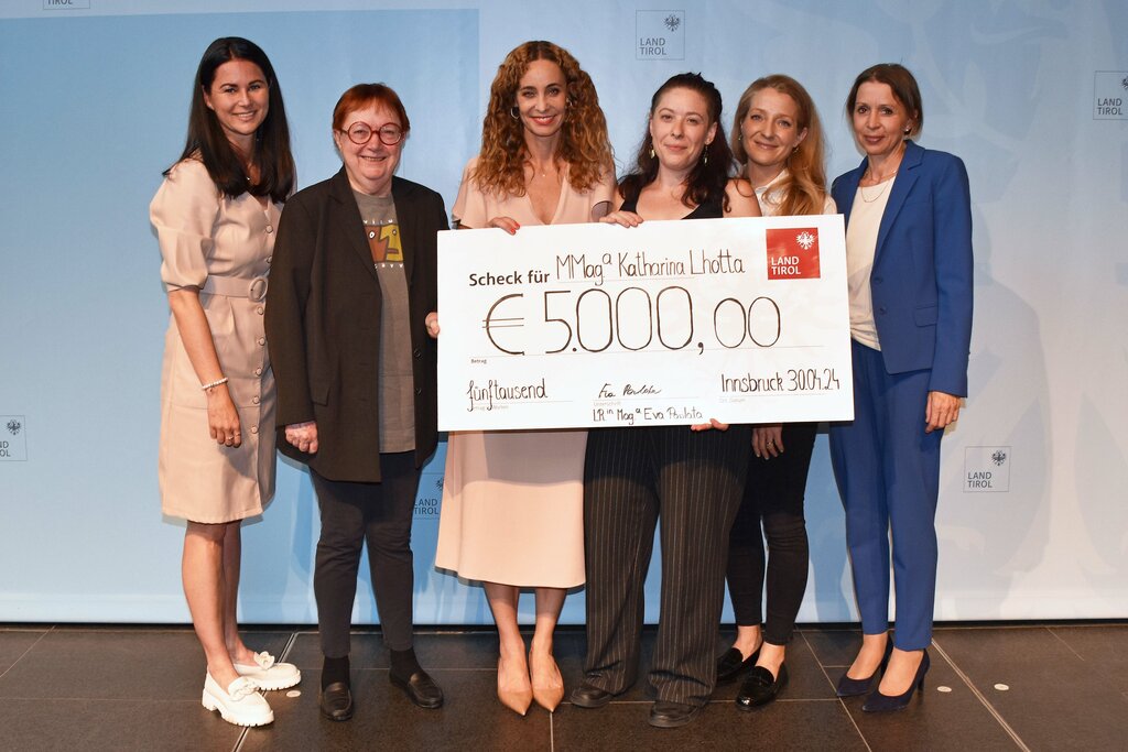 @Dorfmann - V. l.: Jasmin Steiner (Bereich Medien), Margarethe Hochleitner (Bereich Wissenschaft), LRin Eva Pawlata, Katharina Lhotta, Andrea Laske (Bereich Frauen und Gleichstellung) und Gabriele Punz-Praxmarer (Bereich Wirtschaft).