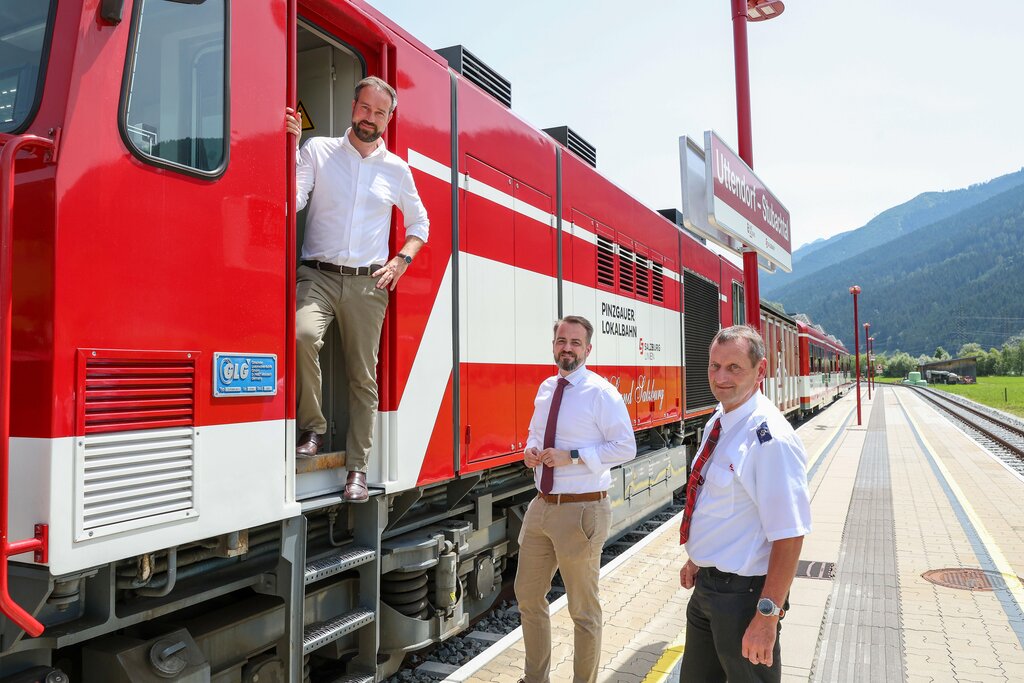 Land Salzburg/Neumayr - LH-Stv. Stefan Schnöll, Michael Baminger (Vorstand Salzburg AG), Walter Stramitzer (Leiter Salzburger und Pinzgauer Lokalbahn)