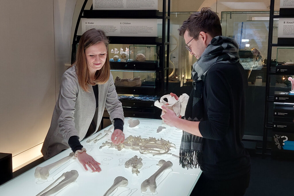 Keltenmuseum Hallein im Bild: Magdalena Schlager und Benjamin Huber Salzburger Museumswochenende am 13. und 14. Mai 2023 Kultur, Kunst, Museum