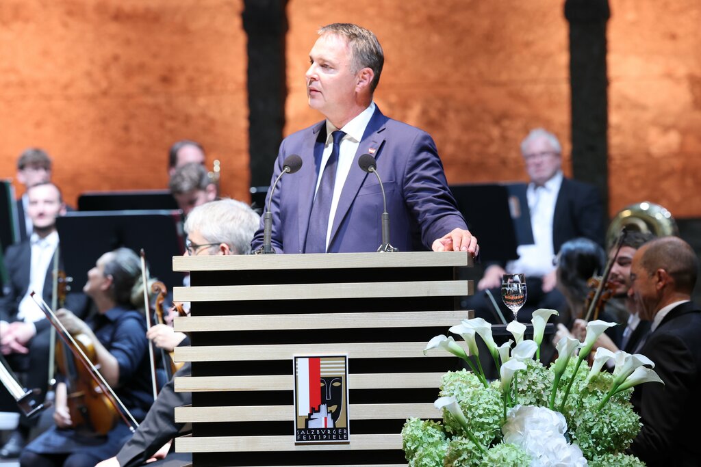 Land Salzburg / Franz Neumayr - Vizekanzler Andreas Babler bei seiner Rede.