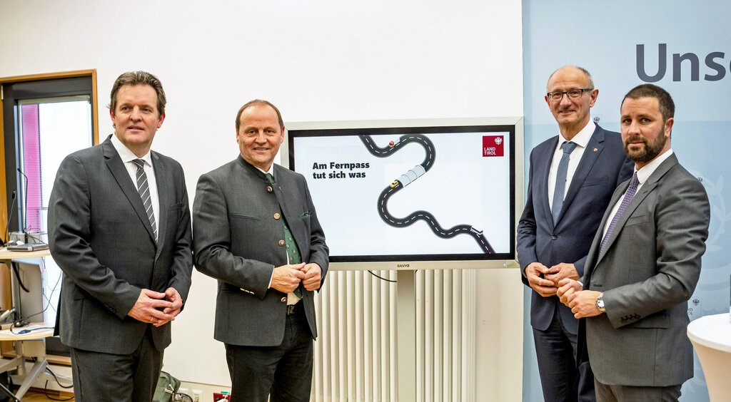 © Land Tirol/Brandhuber - v.li.: LR Rene Zumtobel, LHStv Josef Geisler, LH Anton Mattle und LHStv Georg Dornauer