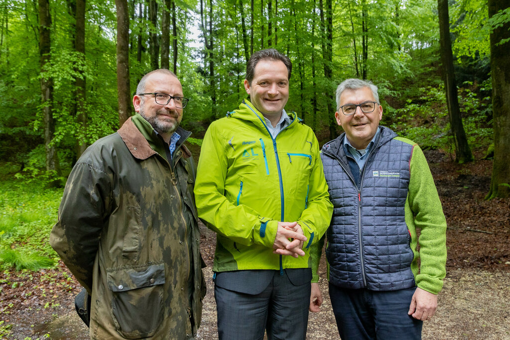 Für einen funktionierenden  Schutzwald als Bollwerk gegen Lawinen und Muren setzen sich Landesforstdirektor Michael Mitter, BM Norbert Totschnig und LR Josef Schwaiger ein.