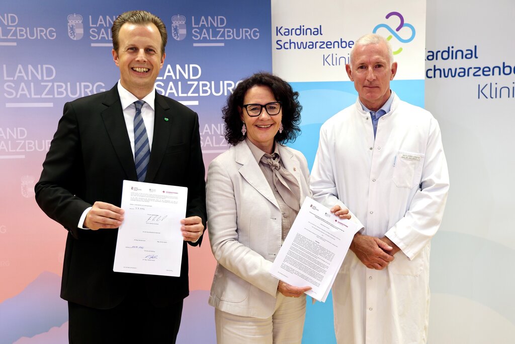 Land Salzburg/Franz Neumayr - Karlheinz Kornhäusl (Landesrat Steiermark), Landesrätin Daniela Gutschi und Dr. Eugen Adelsmayr, Geschäftsführer und Ärztlicher Direktor des Kardinal Schwarzenberg Klinikums
