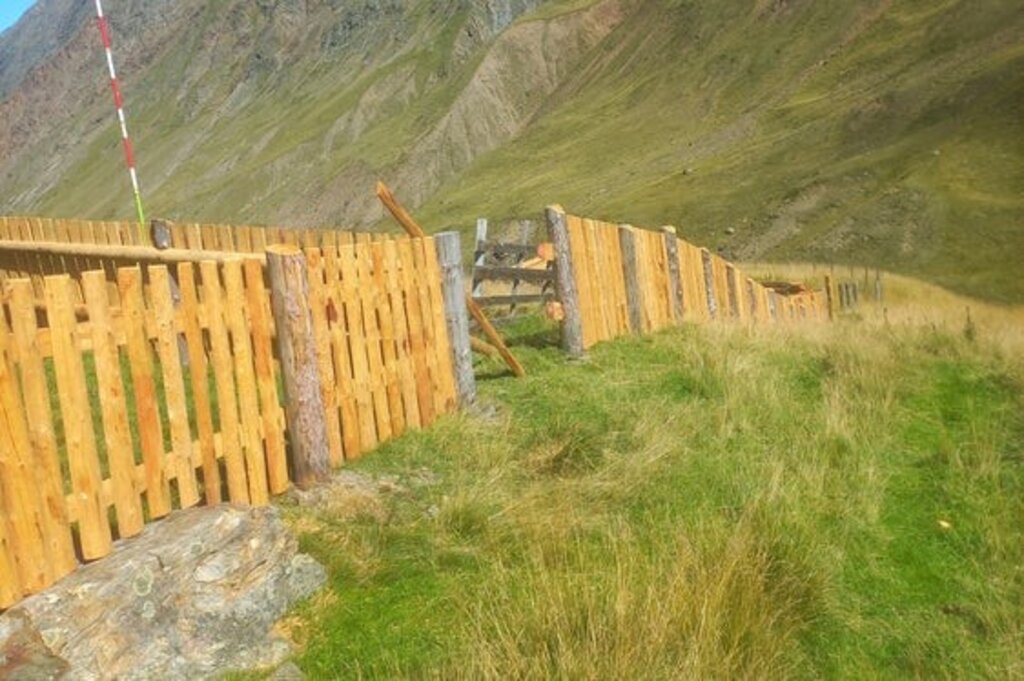 LPA/Manuel Gurschler - Zaun für das Zusammentreiben der Schafe vor dem Übertrieb vom Ötztal zurück ins Schnalstal: Dieser Zaun war 2026 für Rofenberg komplett zu erneuern, für Niedertal zum Teil