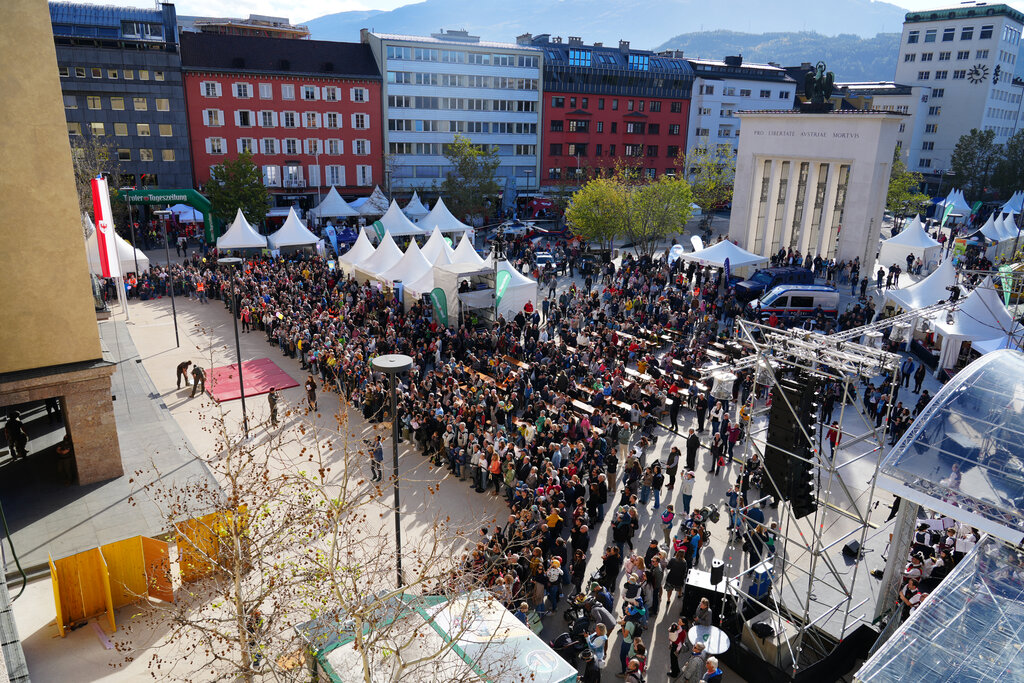 Land Tirol/Neuner - Tausende besuchten den Tag der offenen Tür 2024 im Landhaus.