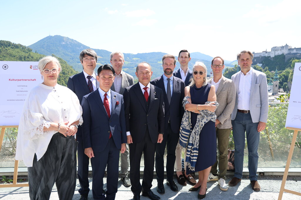 Land Salzburg / Franz Neumayr - Landeshauptfrau-Stellvertreter Stefan Schnöll und Bürgermeister von Matsumoto, Yoshinao Gaun mit Gästen.