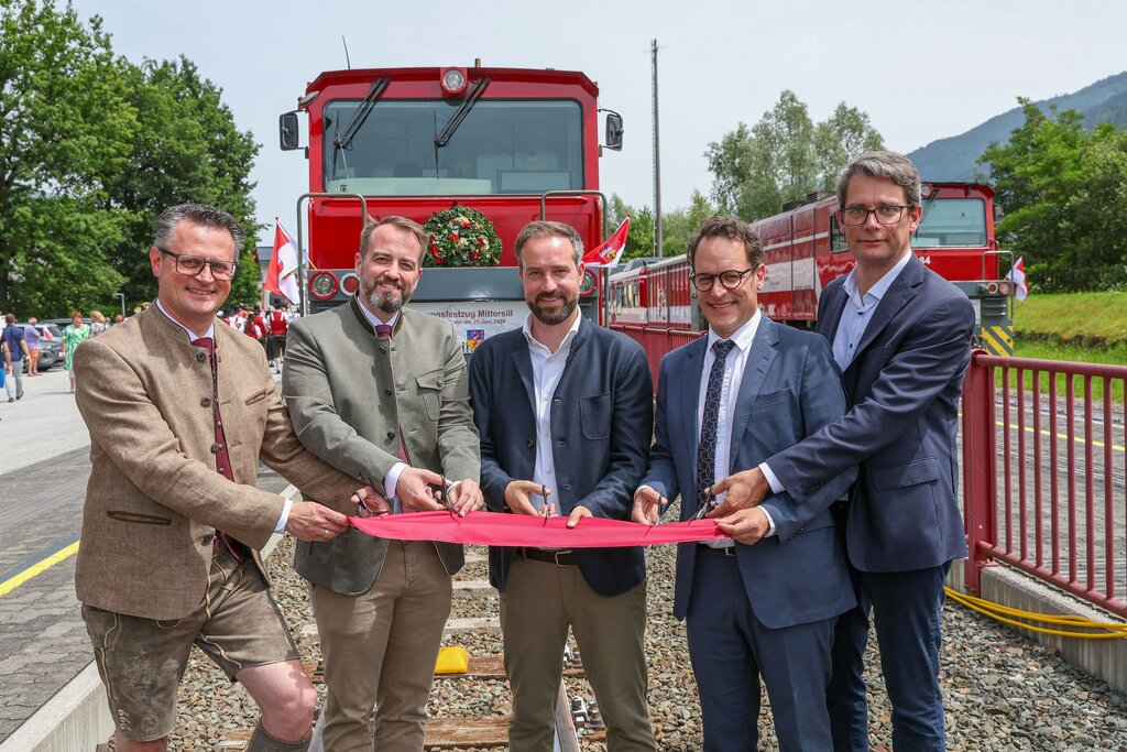 Land Salzburg/Neumayr - Thomas Ellmauer (Bgm. Mittersill) , Michael Baminger (Vorstand Salzburg AG), LH-Stv. Stefan Schnöll , Daniel Burtscher (Landesbaudirektor), Johannes Gfrerer (GF Salzburger Verkehrsverbund)