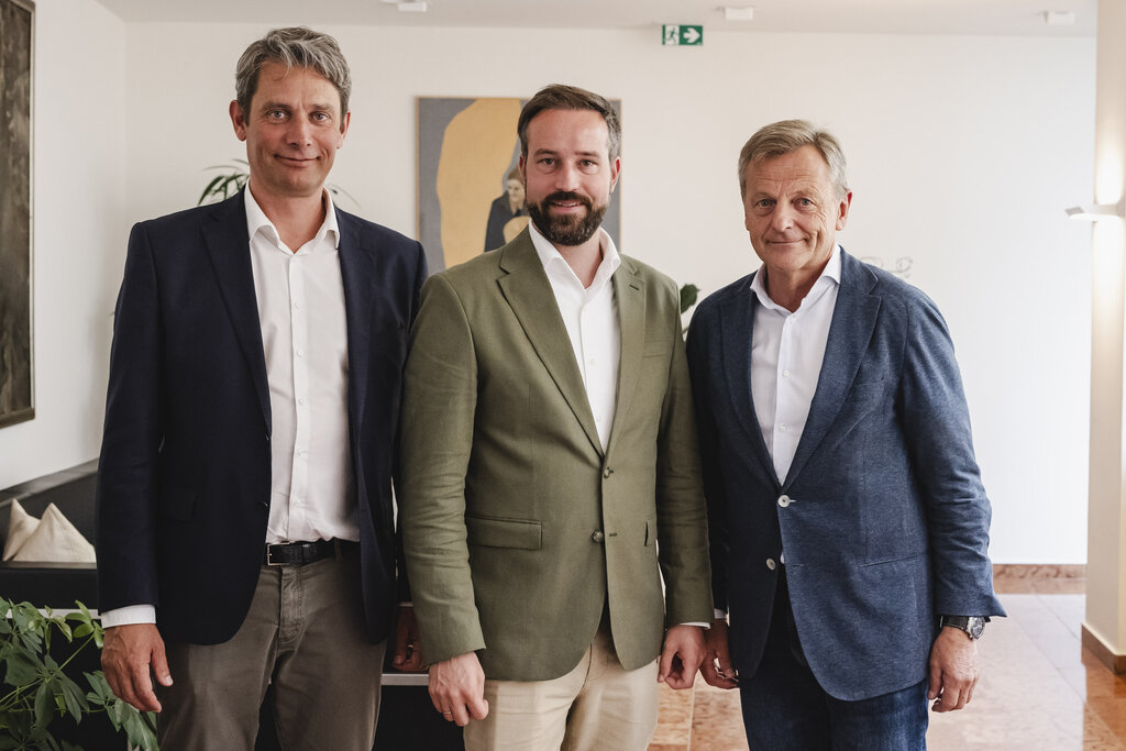 Land Salzburg/Neumayr/Schaad - Geschäftsführer Salzburger Verkehrsverbund Johannes Gfrerer, Landeshauptmann-Stellvertreter Stefan Schnöll, Hans Scharfetter (Aufsichtsrats-Vorsitzender der SalzburgerLand Tourismus Gesellschaft SLTG) Salzburg