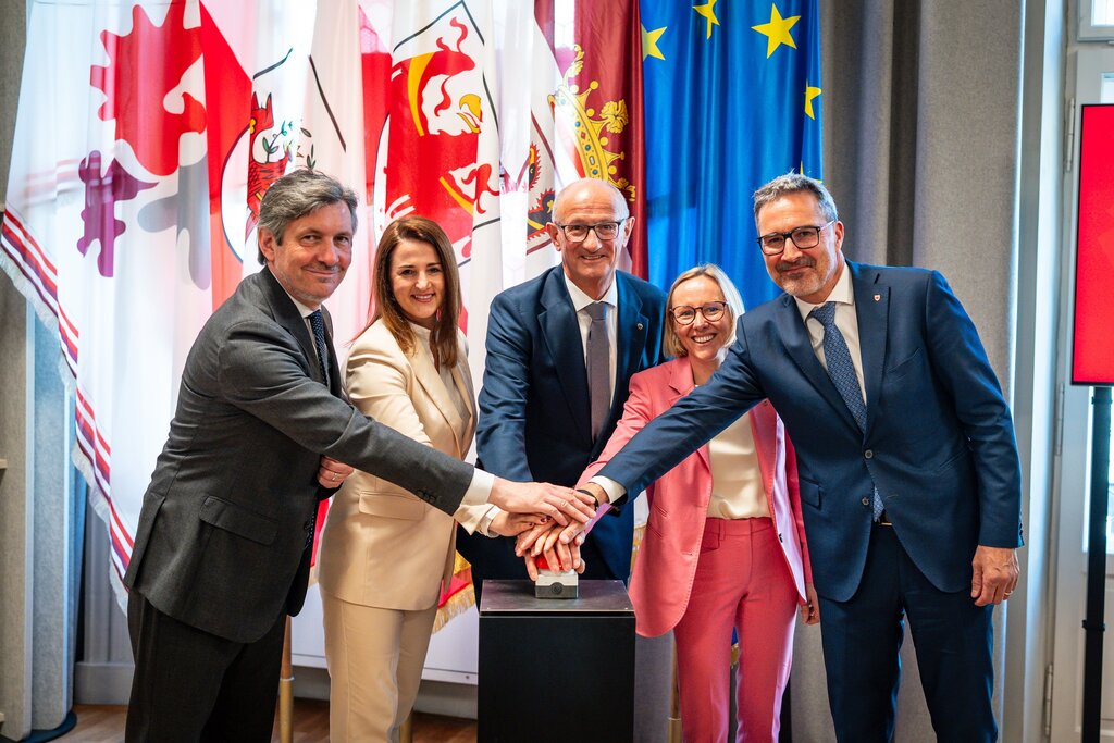 Provincia del Tirolo/Fitsch - La Borsa del Lavoro dell'Euregio è stata inaugurata simbolicamente presso il Landhaus di Innsbruck. 