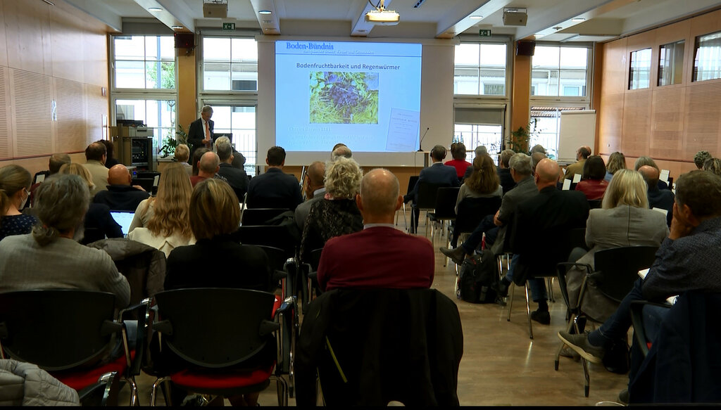 Alle können einen Beitrag zum Bodenschutz leisten, wobei den Gemeinden, die zu lokalen Flächen und ihren Nutzern einen unmittelbaren Zugang haben, eine besondere Bedeutung zukommt. 