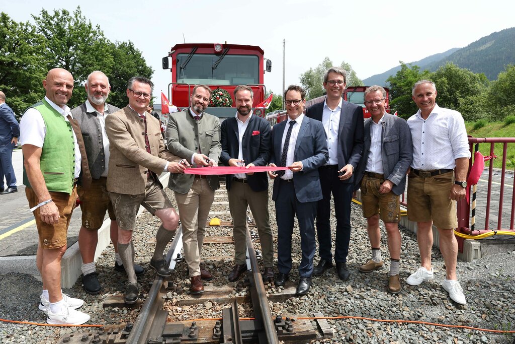 Land Salzburg/Neumayr-Enzinger(Bgm.Bramberg),Voithofer(Bgm.Stuhlfelden),Ellmauer(Bgm.Mittersill),Baminger(Vorstand Salzburg AG)LH-Stv.Schnöll,Burtscher (Landesbaudirektor),Gfrerer(GF Salzburger VV),Wimmreuter(Bgm.ZellamSee),Lerchbaumer(Bgm.Uttendorf)