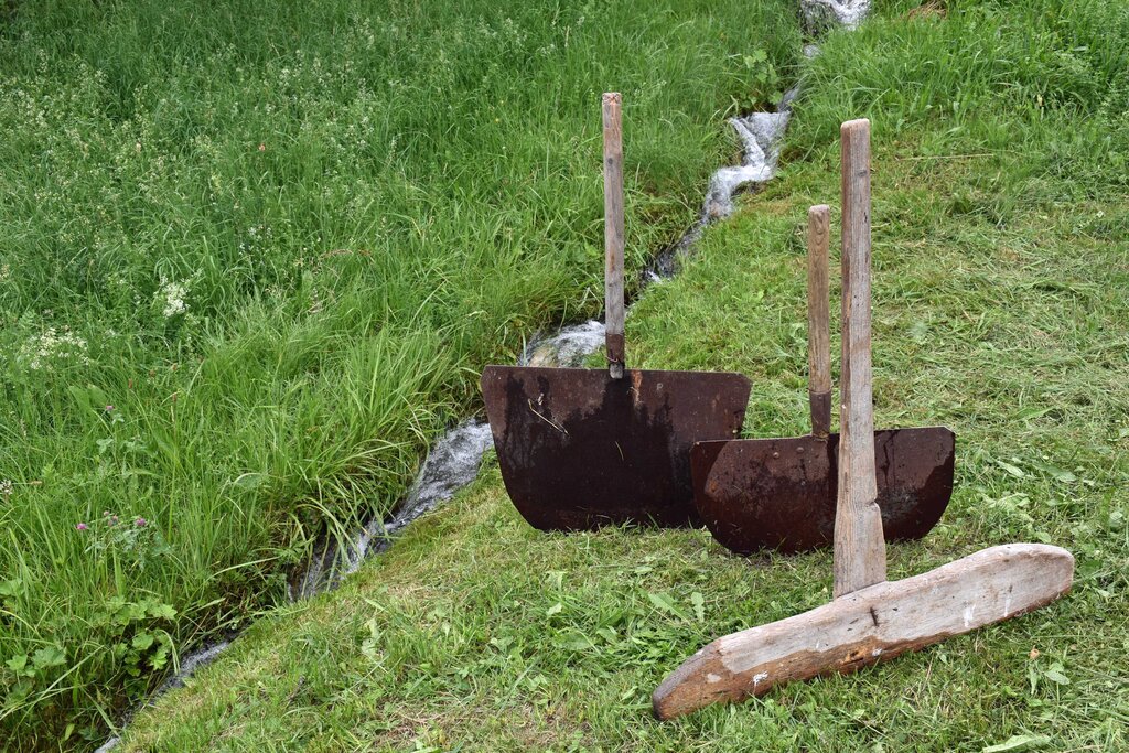 Land Tirolo / Entstrasser-Müller