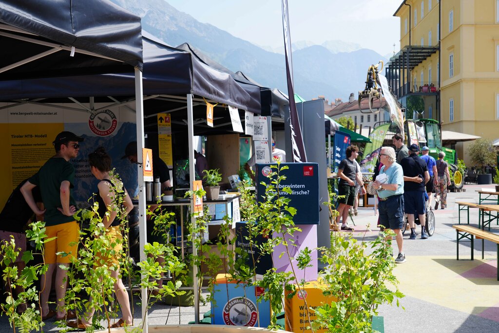 © Land Tirol - An verschiedene Ständen drehte sich alles rund um den Wald.
