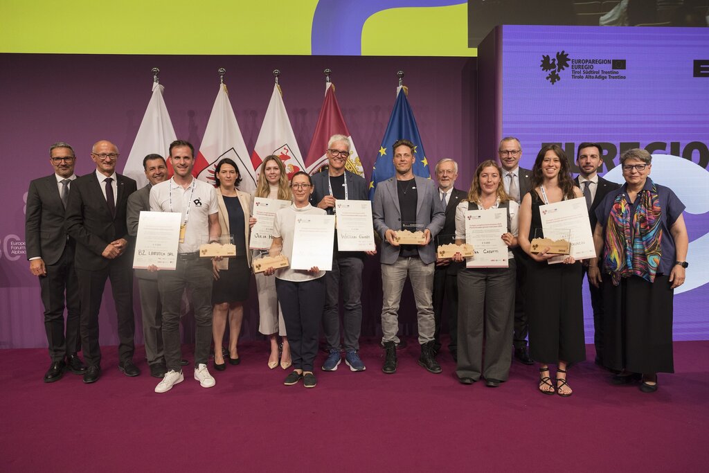 Land Tirol/Sedlak - Die Euregio-Awards gingen an JungforscherInnen und Unternehmen.