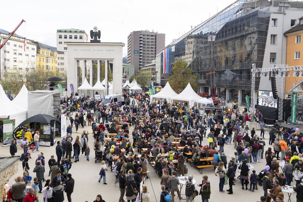 Land Tirol/Die Fotografen - Ungefähr 20.000 BesucherInnen kamen zum Tag der offenen Tür im Landhaus 