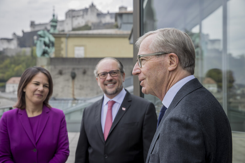 Treffen deutschsprachige Außenminister in Salzburg im Bild: Außenministerin Deutschland Annalena Baerbock mit Außenminister Österreich Alexander Schallenberg und Landeshauptmann Wilfried Haslauer