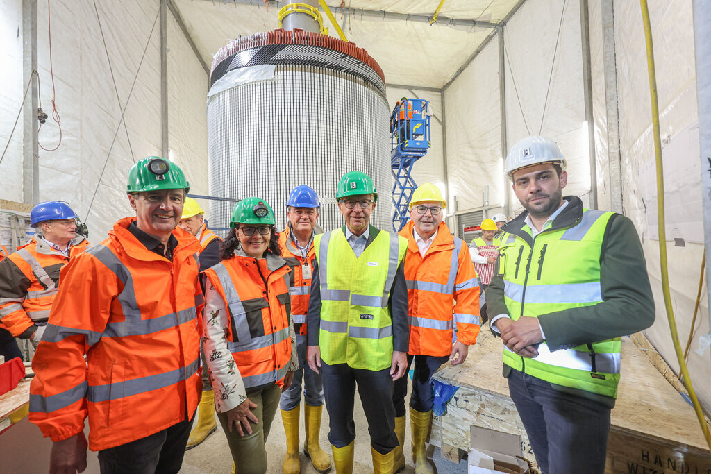 Land Salzburg / Franz Neumayr - Landesrat Martin Zauner, Landesrätin Daniela Gutschi, Landesrat Christian Pewny, Landeshauptmann Wilfried Haslauer, Landesrat Josef Schwaiger und Projektleiter Christian Rieder