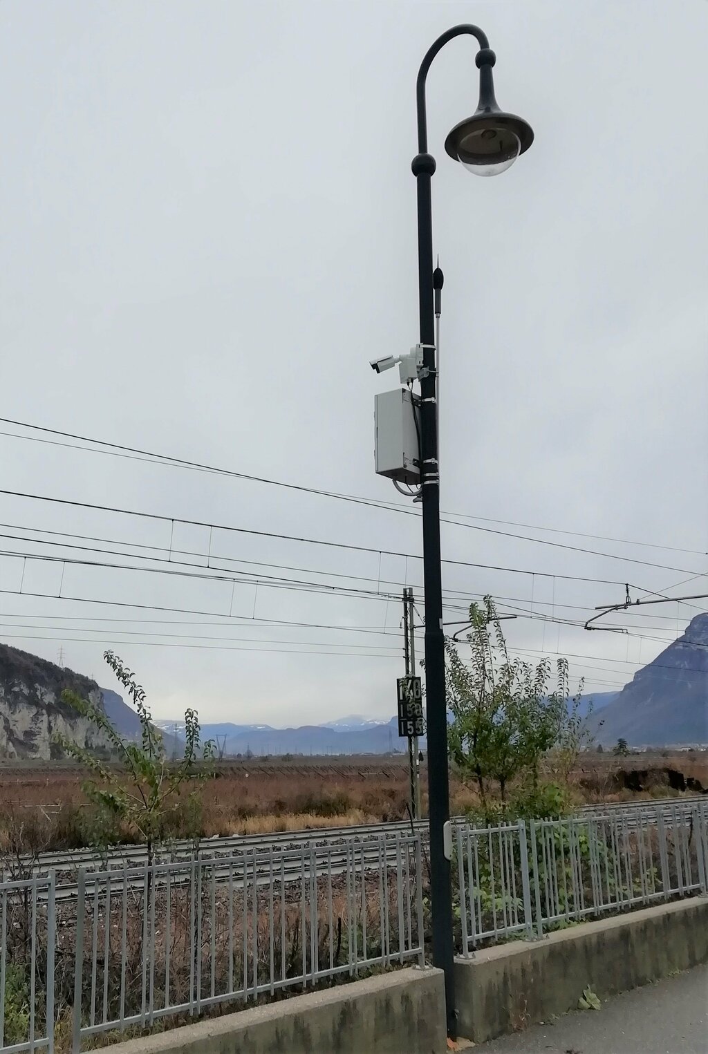 2-	I dati rilevati dalla postazione fissa di Salorno confermano il trend in leggero calo dell’inquinamento acustico da traffico ferroviario. 