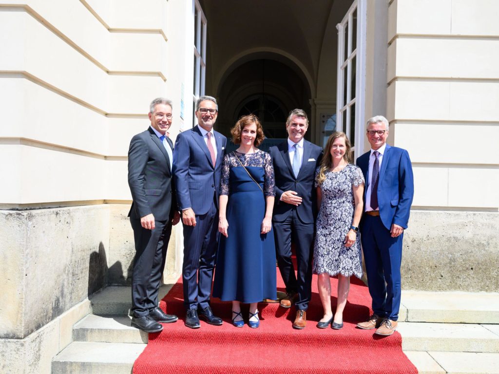 Bayerische Staatskanzlei - LR Otto Lederer, LH Arno Kompatscher, Nadja Ahlbrecht, Europaminister Eric Beißwenger, LR Bernd Sibler